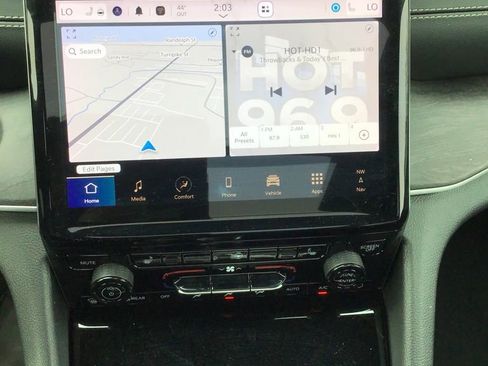 Used 2024 Jeep Grand Cherokee Limited 4xe image 9