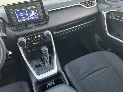 Used 2020 Toyota RAV4 LE image 20