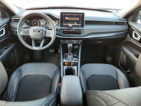 Used 2024 Jeep Compass Trailhawk image 11