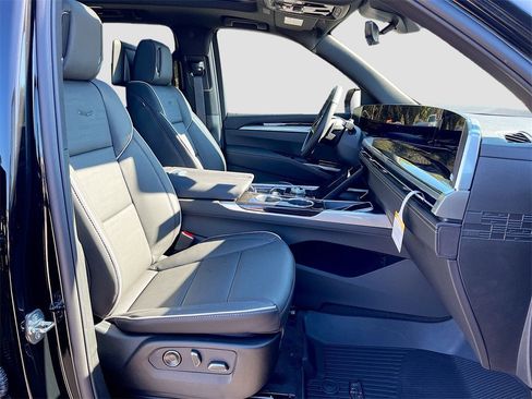 New 2026 Cadillac Escalade ESV Luxury w/ LPO, Radiant Package image 34