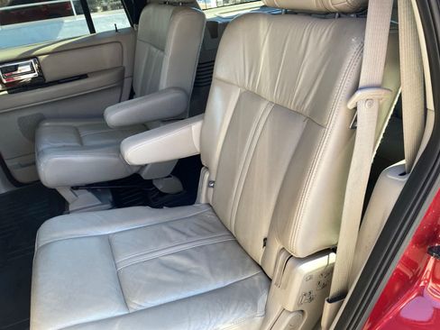 Used 2015 Lincoln Navigator 2WD image 13
