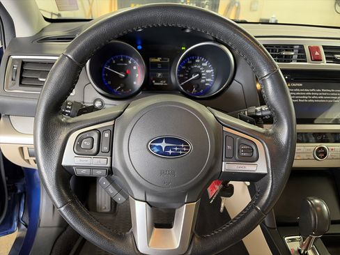 Used 2017 Subaru Outback 2.5i Premium AWD/4WD image 6