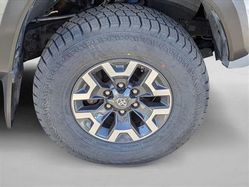 Used 2021 Toyota Tacoma TRD Off-Road w/ Technology Package AWD/4WD image 22