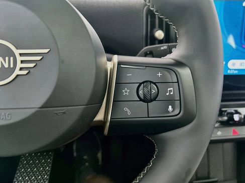 Used 2026 MINI Cooper 4-Door Hardtop FWD image 16