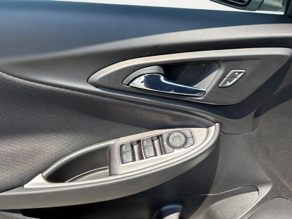 Used 2021 Chevrolet Malibu LS FWD image 23