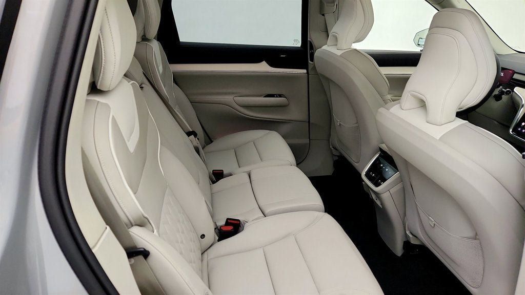 Used 2025 Volvo EX90 Ultra AWD/4WD image 23