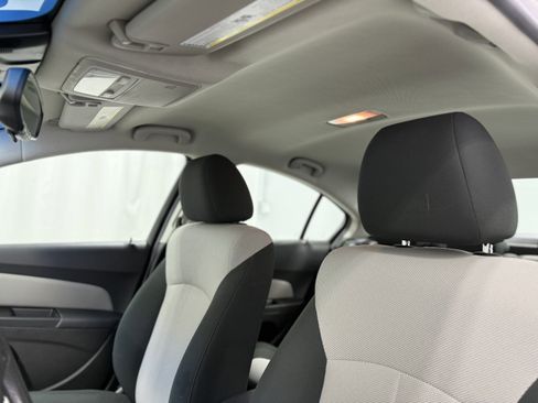 Used 2011 Chevrolet Cruze LS image 15