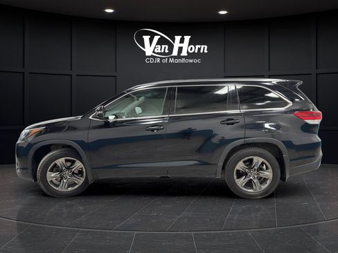 Used 2017 Toyota Highlander Limited Platinum AWD/4WD image 4