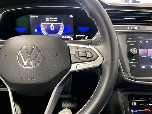 Used 2022 Volkswagen Tiguan SE AWD/4WD image 24