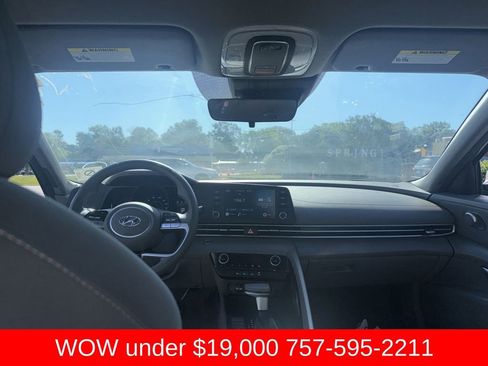 Used 2023 Hyundai Elantra SEL FWD image 17