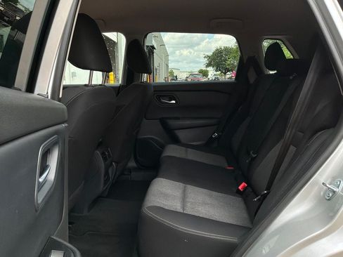 Used 2025 Nissan Rogue SV FWD image 11