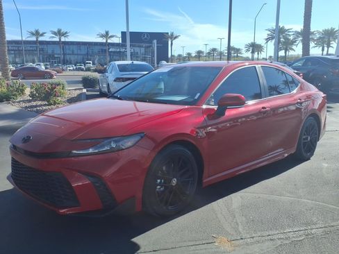 Certified 2025 Toyota Camry SE w/ Convenience Package image 8