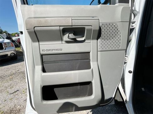 Used 2023 Ford E-450 and Econoline 450 Super Duty w/ Driver's Safety Package RWD image 13