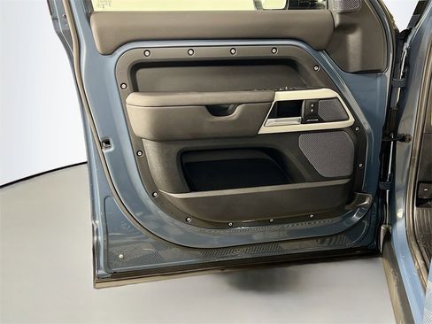 Used 2024 Land Rover Defender 110 S image 18