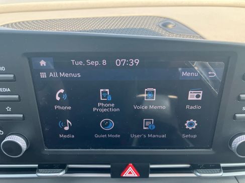 Used 2024 Hyundai Elantra SE FWD image 15