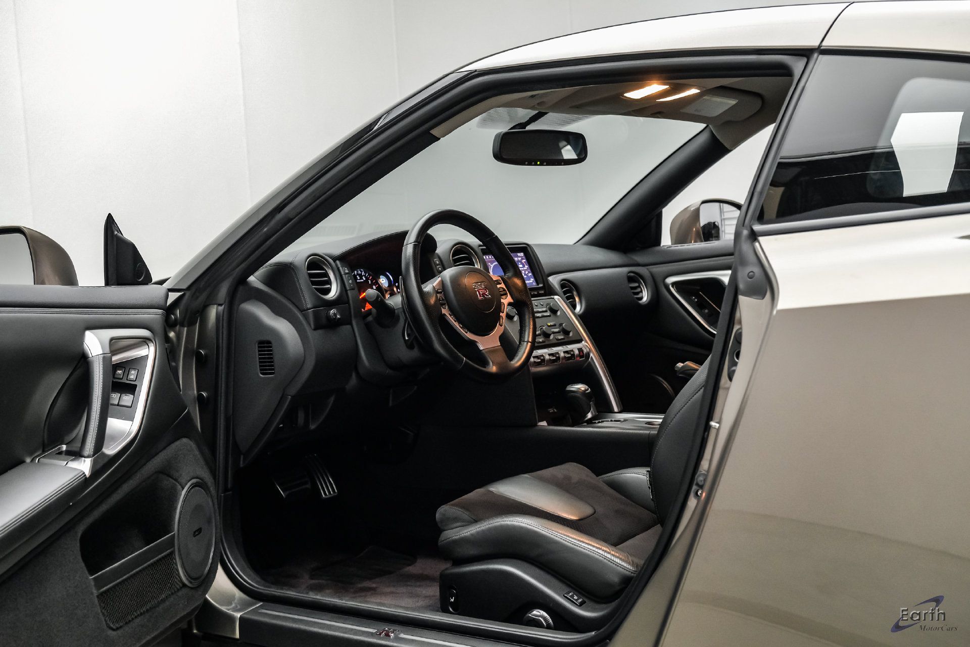 Used 2009 Nissan GT-R Premium AWD/4WD image 46