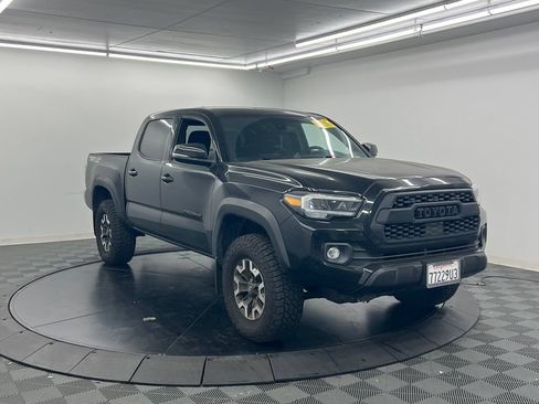 Used 2023 Toyota Tacoma TRD Off-Road w/ Black Out Package (TMS) AWD/4WD image 3