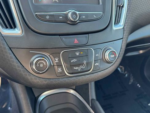Used 2017 Chevrolet Malibu LT image 20