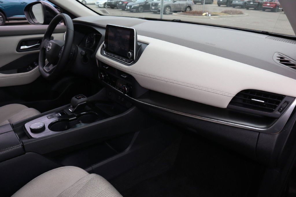 Certified 2025 Nissan Rogue SV AWD/4WD image 24
