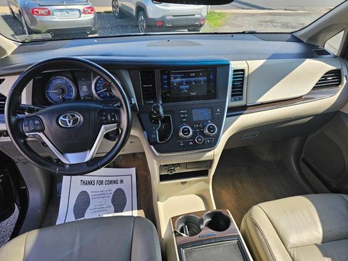 Used 2016 Toyota Sienna XLE image 12