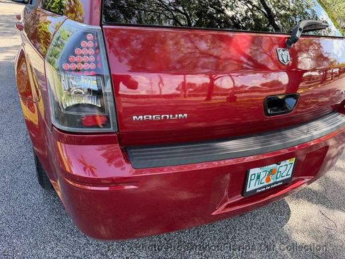 Used 2005 Dodge Magnum SE RWD image 31
