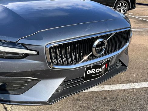 Used 2021 Volvo S60 T5 Momentum image 28