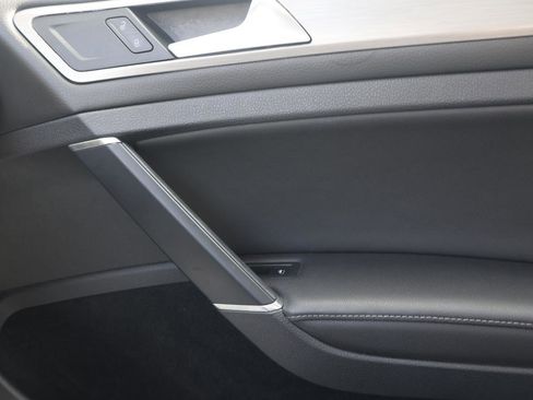 Used 2015 Volkswagen Golf 4-Door image 37