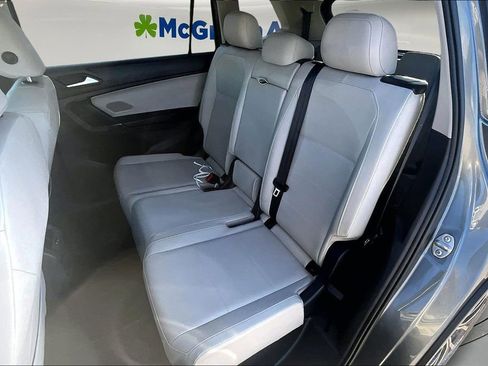 Used 2020 Volkswagen Tiguan SE w/ Panoramic Sunroof Package image 23