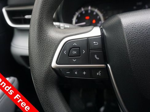 Used 2023 Toyota Highlander L image 4