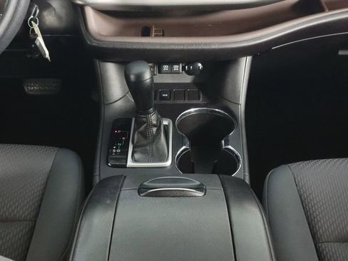 Used 2018 Toyota Highlander LE image 27