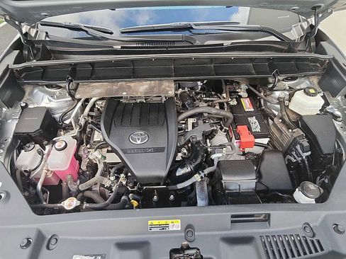 Used 2023 Toyota Highlander L image 11