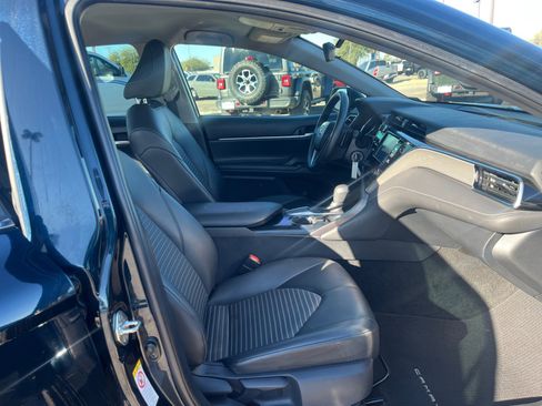 Used 2018 Toyota Camry L image 19