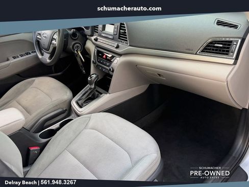 Used 2017 Hyundai Elantra SE FWD image 17