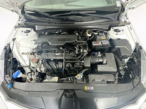 Used 2022 Hyundai Elantra SEL image 31