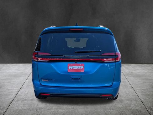 New 2026 Chrysler Pacifica Select w/ S Appearance Package image 5