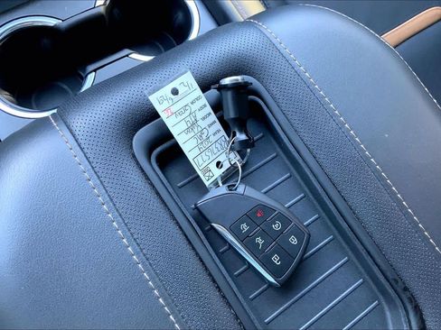 Used 2024 GMC Yukon AT4 w/ Technology Package AWD/4WD image 15