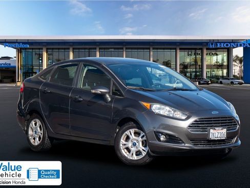 Used 2015 Ford Fiesta SE image 1