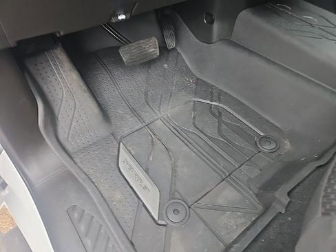 Used 2021 Chevrolet Silverado 2500 Custom w/ Custom Value Package image 11