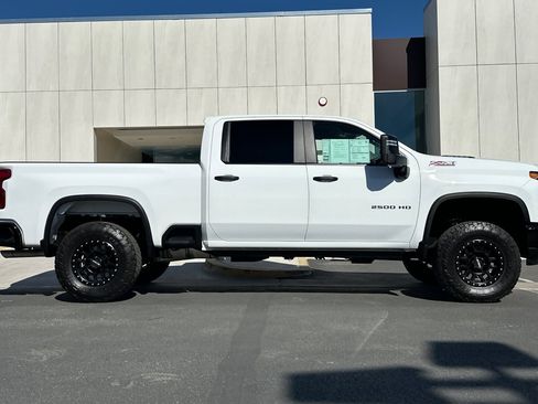 Used 2025 Chevrolet Silverado 2500 Custom w/ Custom Value Package image 2