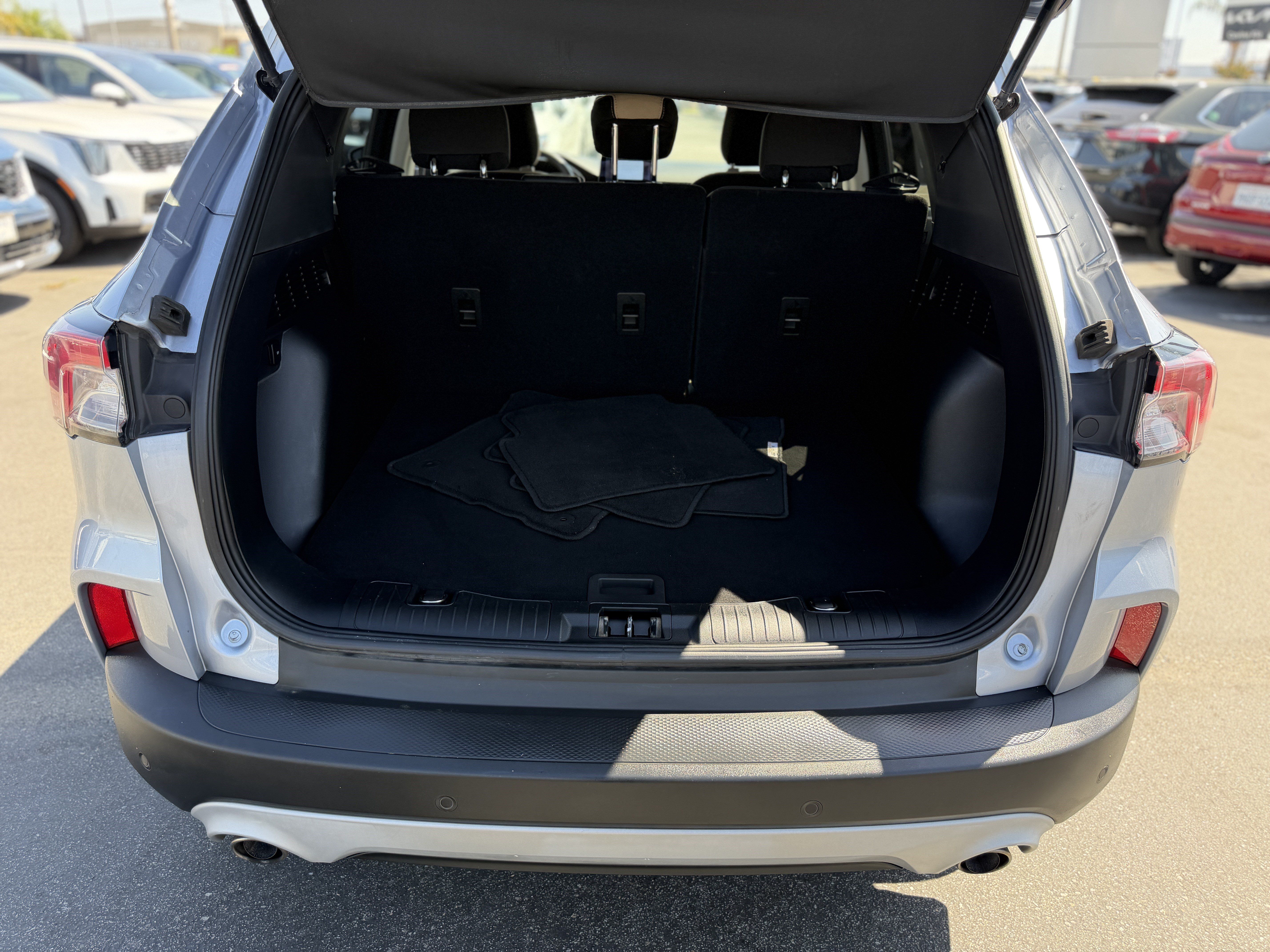 Used 2022 Ford Escape SE FWD image 10