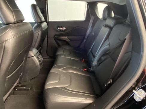 Used 2019 Jeep Cherokee Limited AWD/4WD image 18