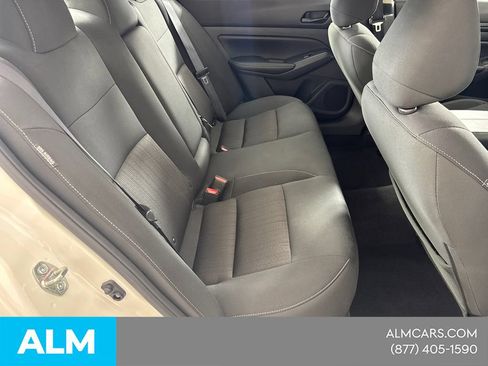 Used 2025 Nissan Altima 2.5 SV FWD image 19