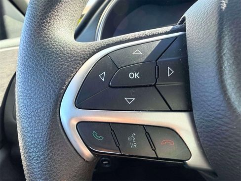 Used 2016 Chrysler 200 Limited image 24