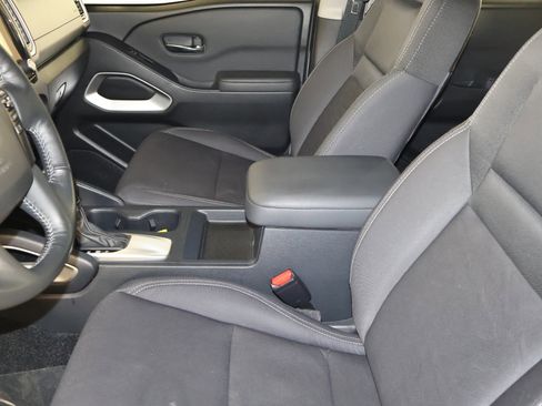 Used 2022 Nissan Frontier SV image 41