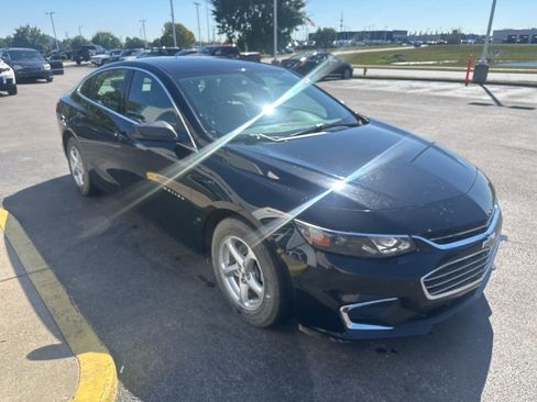Used 2018 Chevrolet Malibu LS image 1