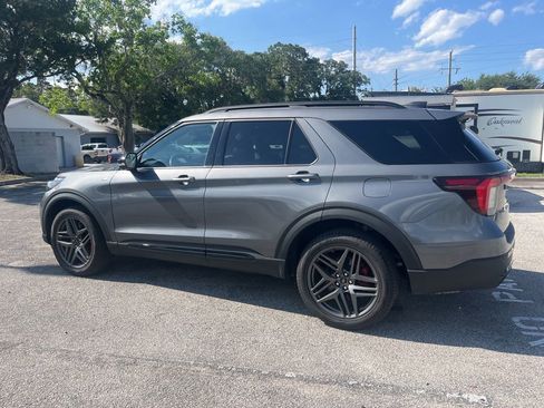 Used 2025 Ford Explorer ST-Line w/ ST-Line Street Pack AWD/4WD image 8