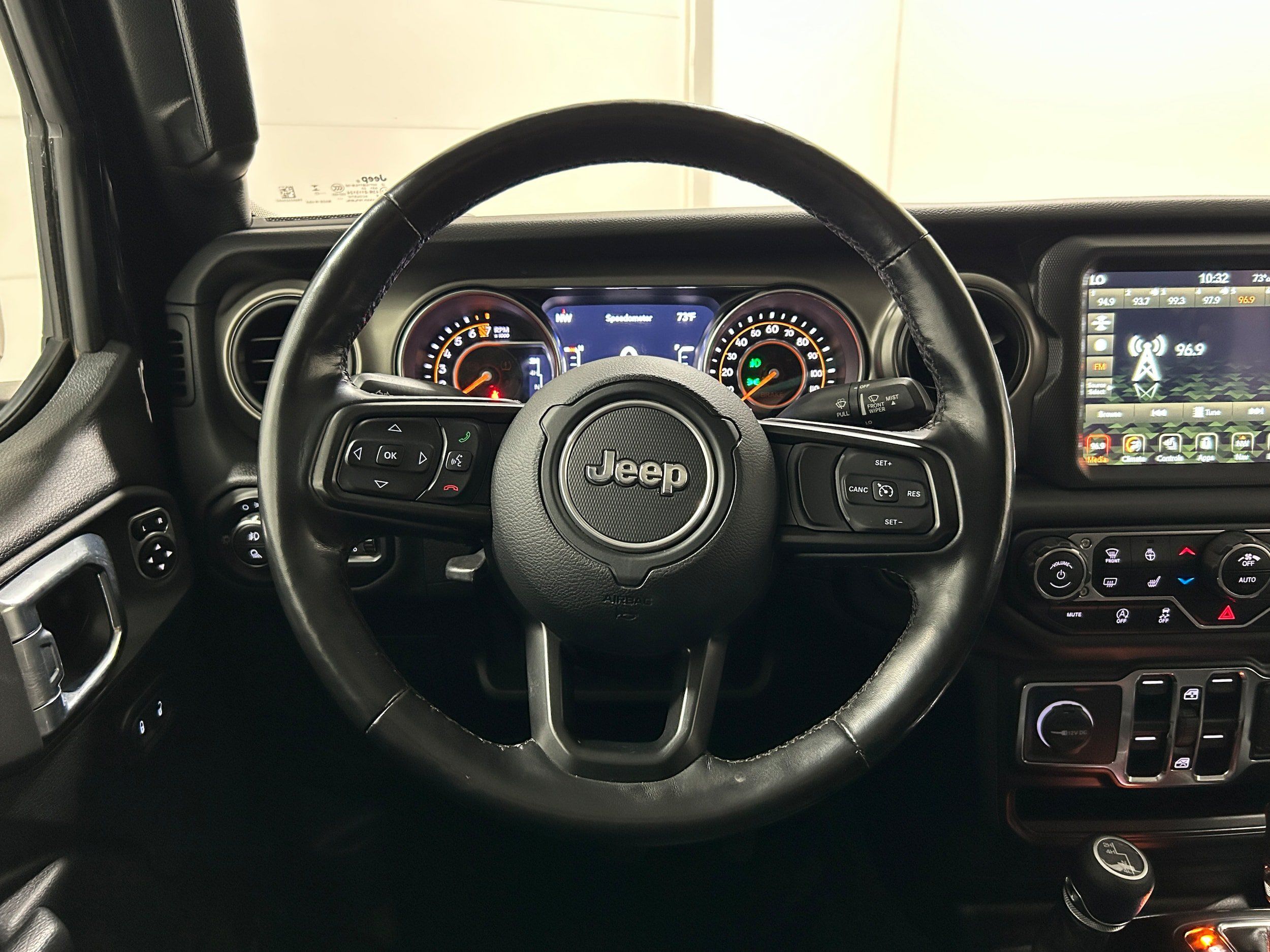 Used 2021 Jeep Gladiator Sport AWD/4WD image 15