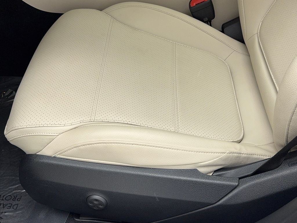 Used 2024 Mercedes-Benz C 300 4MATIC Sedan image 40