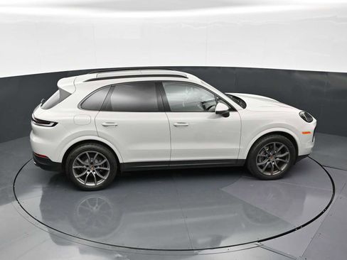 Certified 2025 Porsche Cayenne AWD/4WD image 33