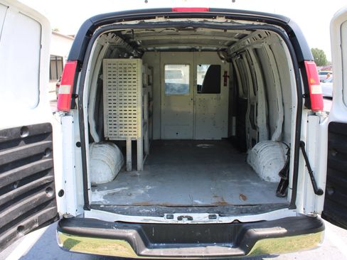 Used 2013 Chevrolet Express 3500 RWD image 15